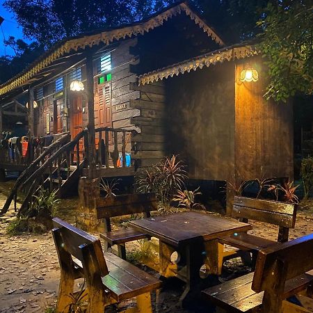 Rustic Chalet - Dahlia n Mawar at Sedim Vista Kulim Bagian luar foto