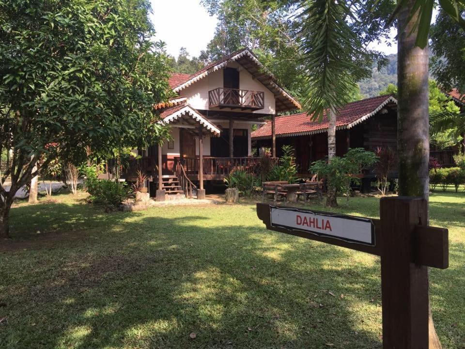 Rustic Chalet - Dahlia n Mawar at Sedim Vista Kulim Bagian luar foto