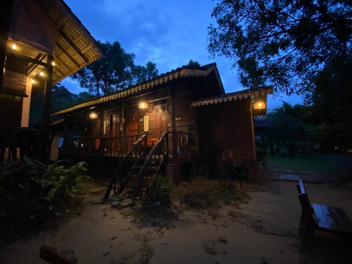 Rustic Chalet - Dahlia n Mawar at Sedim Vista Kulim Bagian luar foto